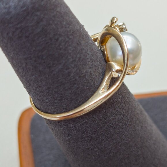 14K Gold Pearl Ring with Diamond Flower Accent - Picture 5 of 15